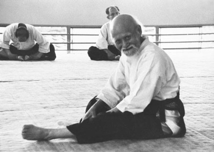 Aikido, Morihei Ueshiba beim Warmup, Inneres Lächeln