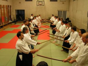 Aikido Bokken: Schwert Gruppe mit Chudan Kamae