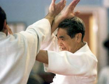 Aikido Eingang mit Atemi Shomen Uchi mit Shoji Nishio, Malmö Lehrgang 1996. Foto: Ulf Lundquist.