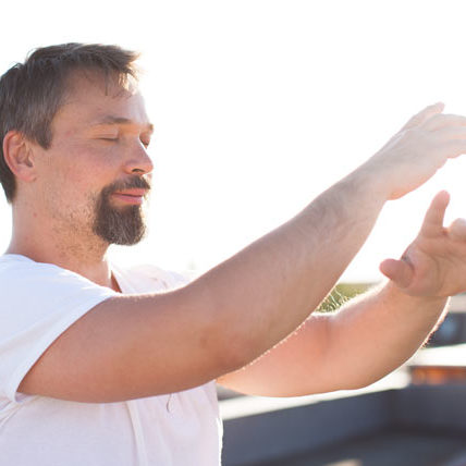 Qigong Atmung Meditation Lächeln in Bewegung