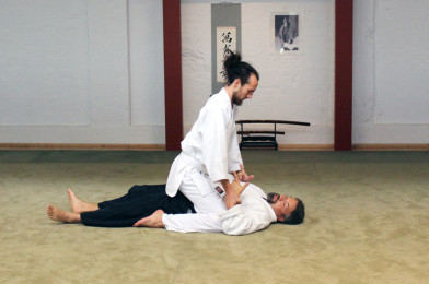 Das Prinzip von "Irimi" lässt sich auch in "Ne Waza" (Bodentechniken) anwenden.