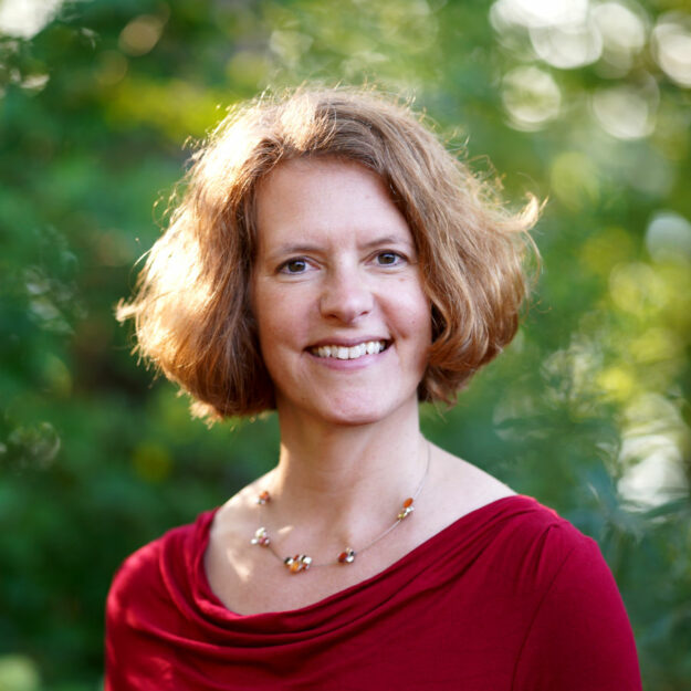 Miriam Brandt, Porträt, Profilbild, Qigong-Lehrerin Miriam Brandt, Porträt, Profilbild, Qigong-Lehrerin