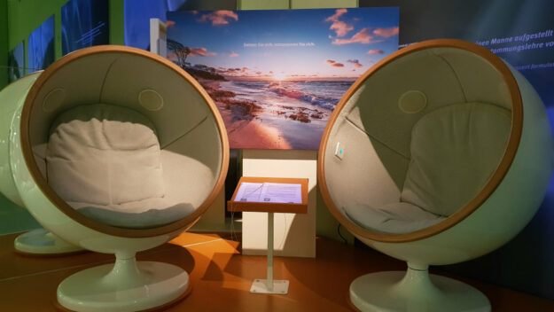 epigeneum_zoo_meditation_sessel_web Meditationsessel im Rostocker Zoo, Ausstellung zur Epigenetik