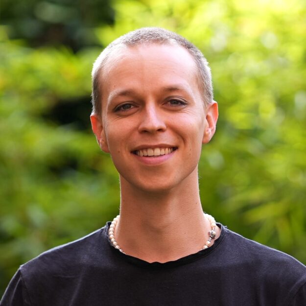 jannis_qigong_lehrer_web Jannis Qigong Lehrer im Tanden Dojo