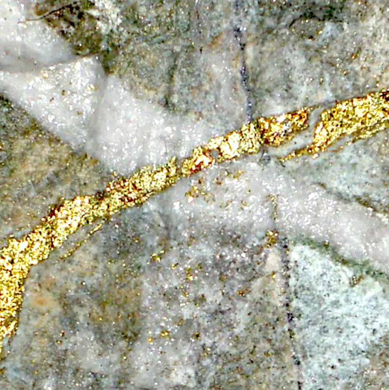 Metall als Erz im Berg Element Metall nach den Fünf Wandlungsphasen - Metall als Erz im Berg