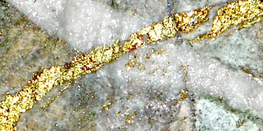 Metall als Erz im Berg Element Metall nach den Fünf Wandlungsphasen - Metall als Erz im Berg